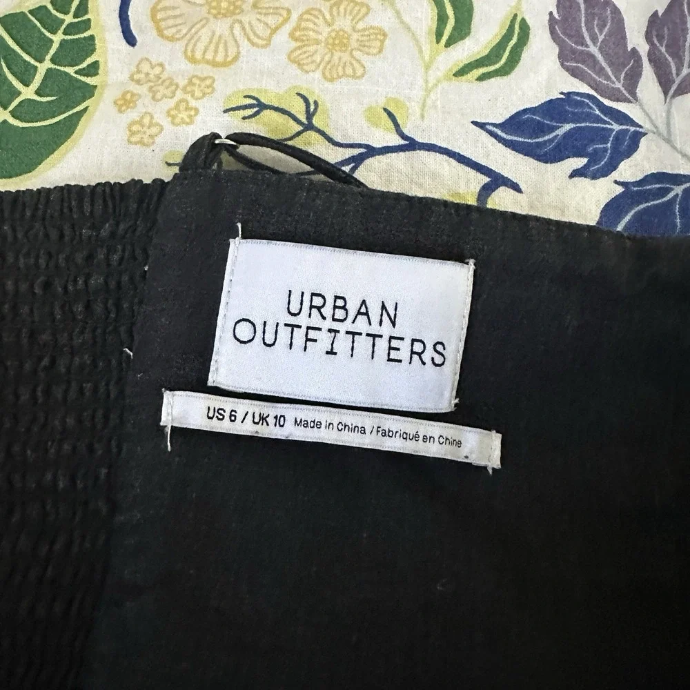 Urban Outfitters Jumpsuit Womens Size 6‎ Black One Piece Linen blend?